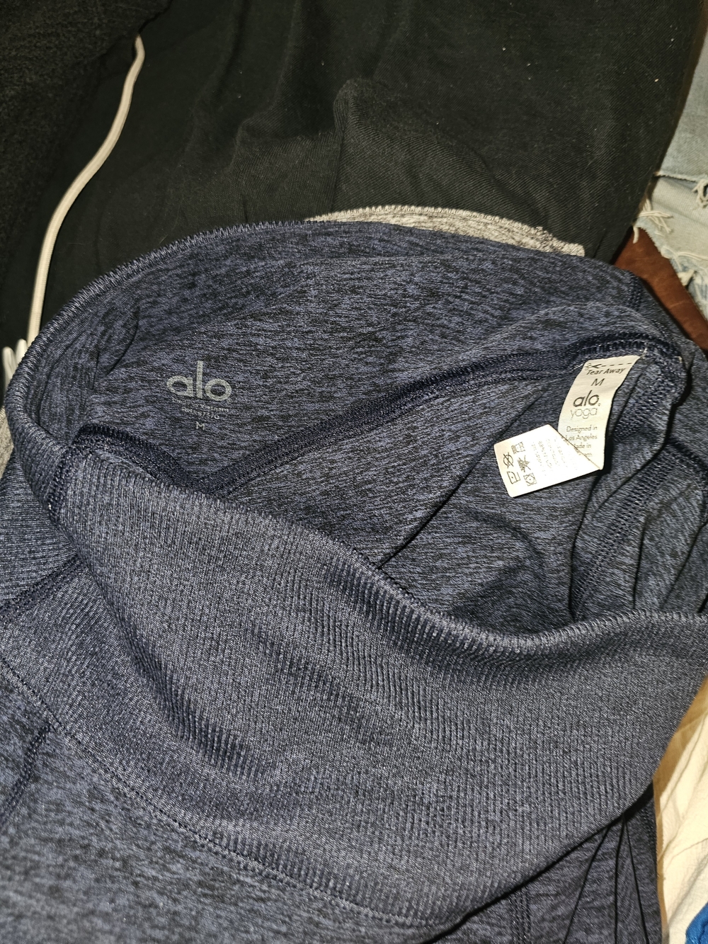Alo yoga alosoft leggings.                                       3 Pairs - Picture 5 of 13
